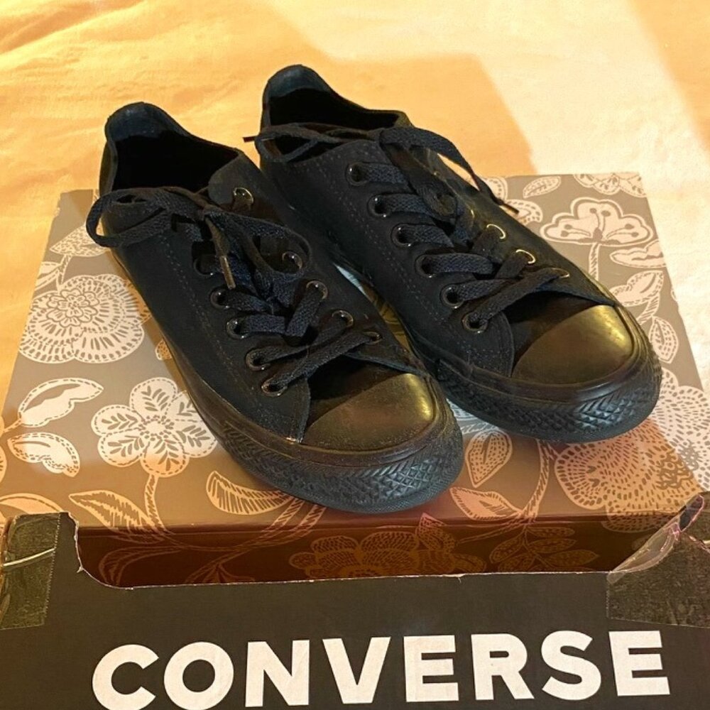 Converse low-top black sneakers size 7.5